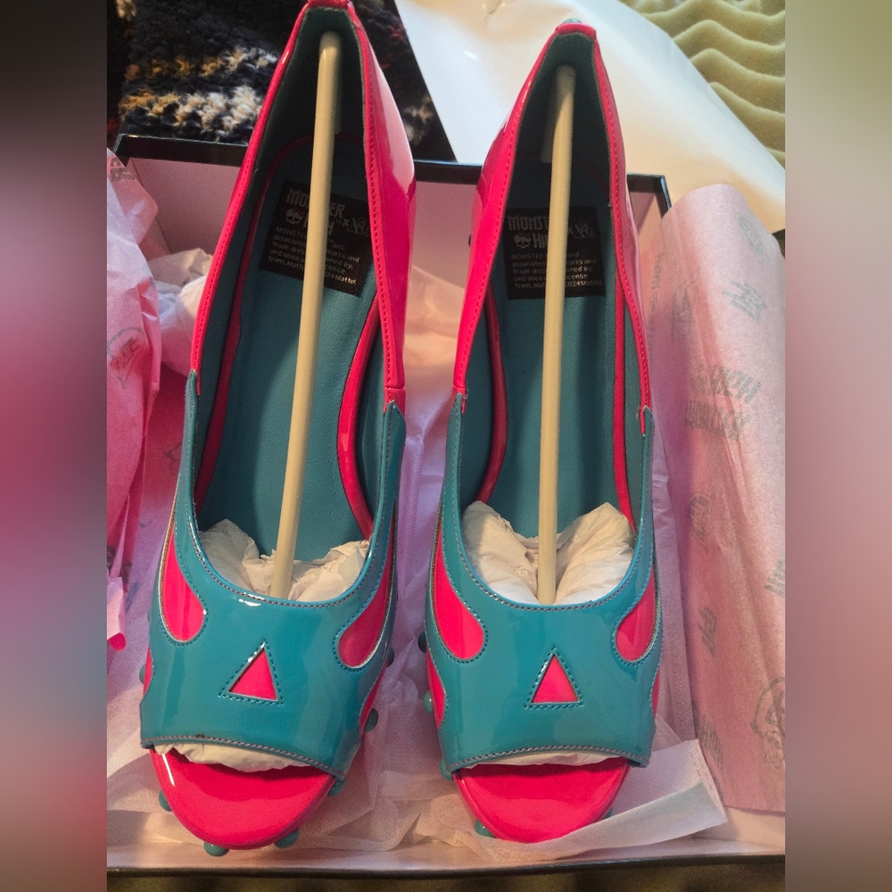 YRU Shoes Undead Skullita